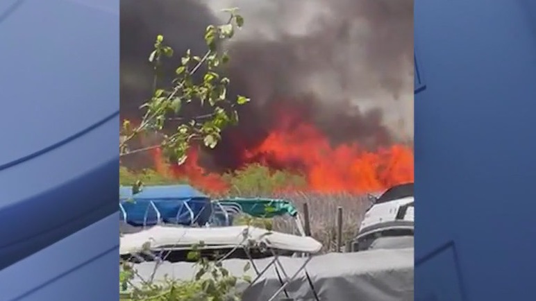Massive fire breaks out near marina in north Chicago suburbs | FOX 32 ...
