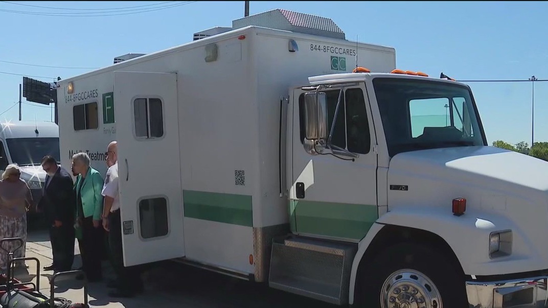 New mobile unit brings free opioid treatment to south suburbs
