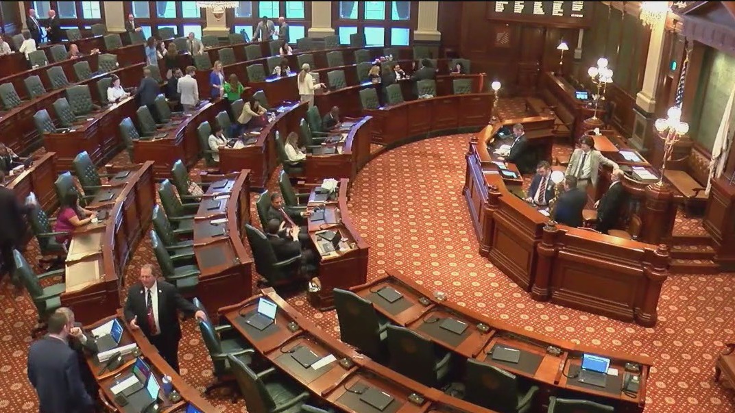 Illinois lawmakers pass $55B budget with new taxes on vaping, sports gambling