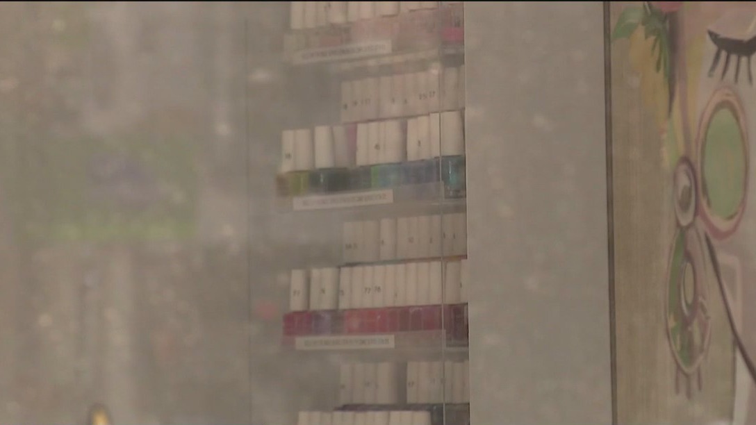Chicago nail spas robbed after suspects spray chemical irritant