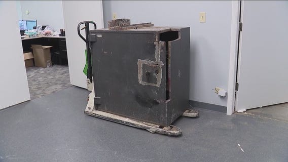 Thieves get away with $1M in Cook County jewelry store heist