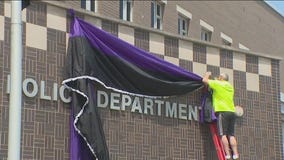 Chicago police hang bunting to honor fallen officer