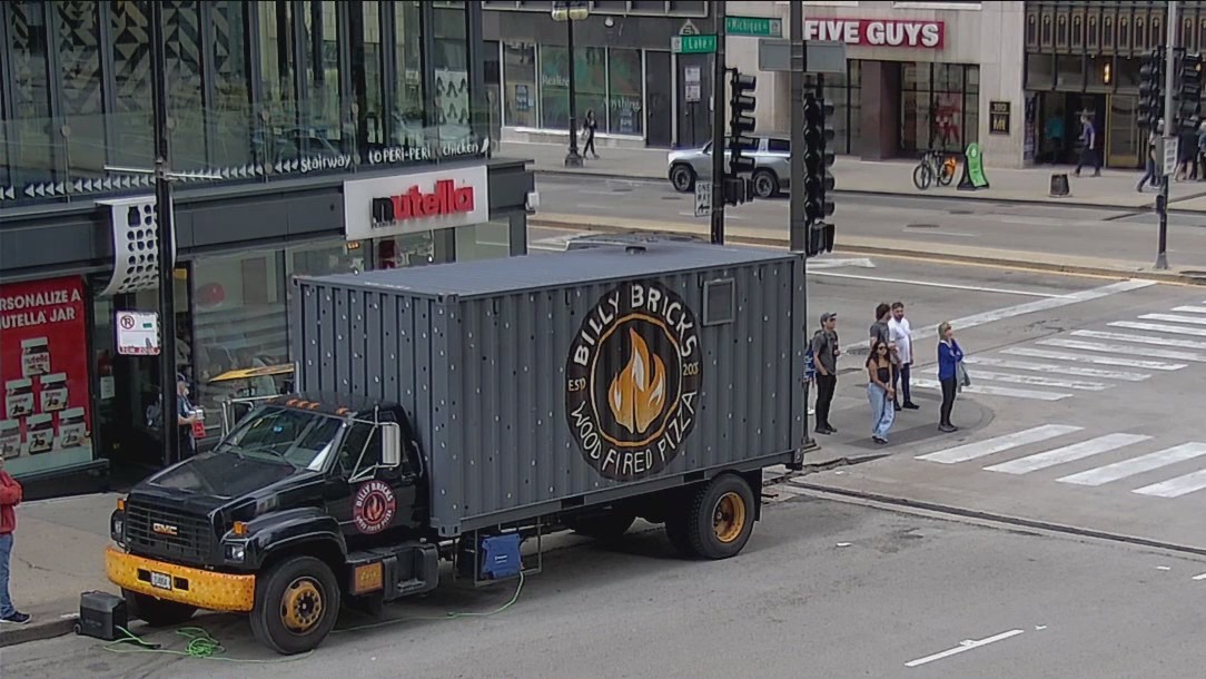 Billy Bricks rolls into Chicago with all-glass pizza trucks and wood-fired flavor