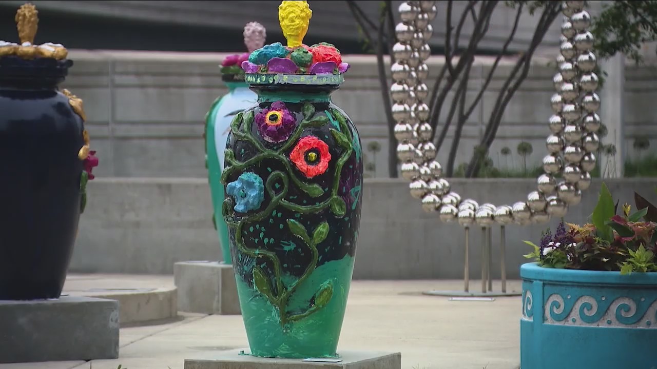 Flowering Grecian urns blooming in Greektown