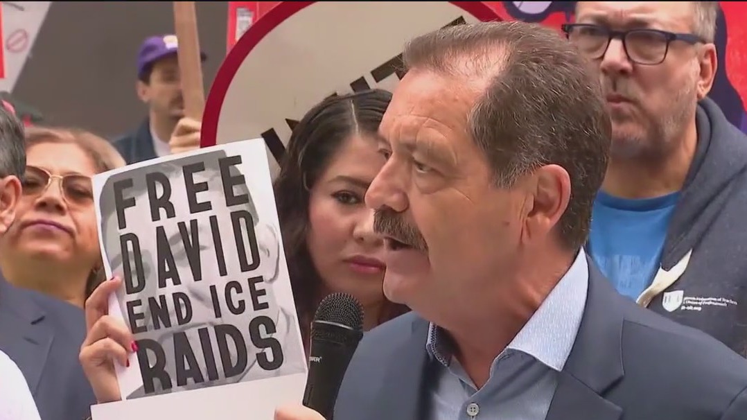 Chicago protesters call for investigation of ICE raids, CPD cooperation