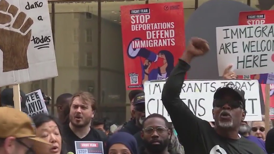 Chicago groups protest Trump over immigration policies