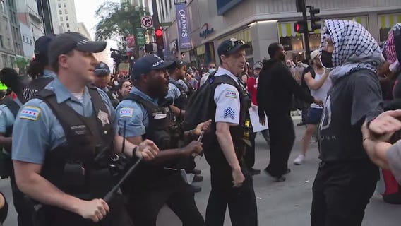 Anti-ICE protesters clash with Chicago police