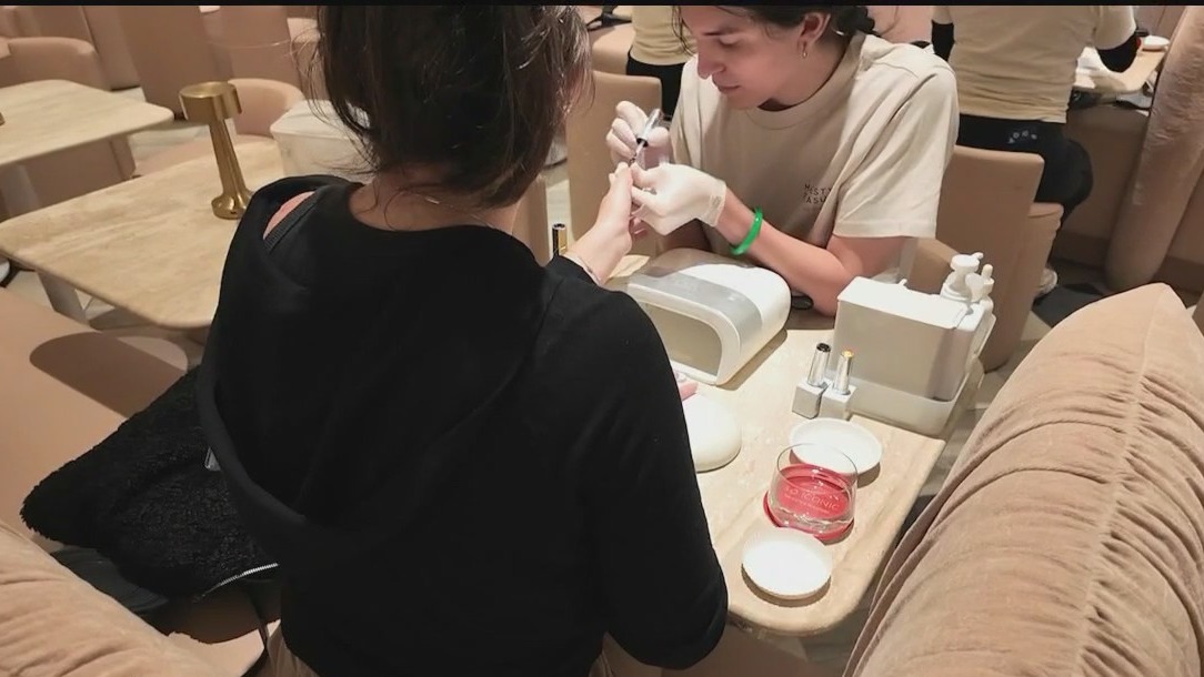 Lounge, spa and cocktail bar under one roof