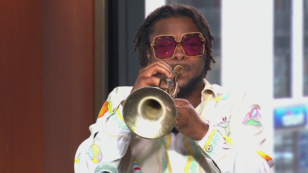 Grammy-winning artist Maurice 'Mobetta' Brown performs in Chicago