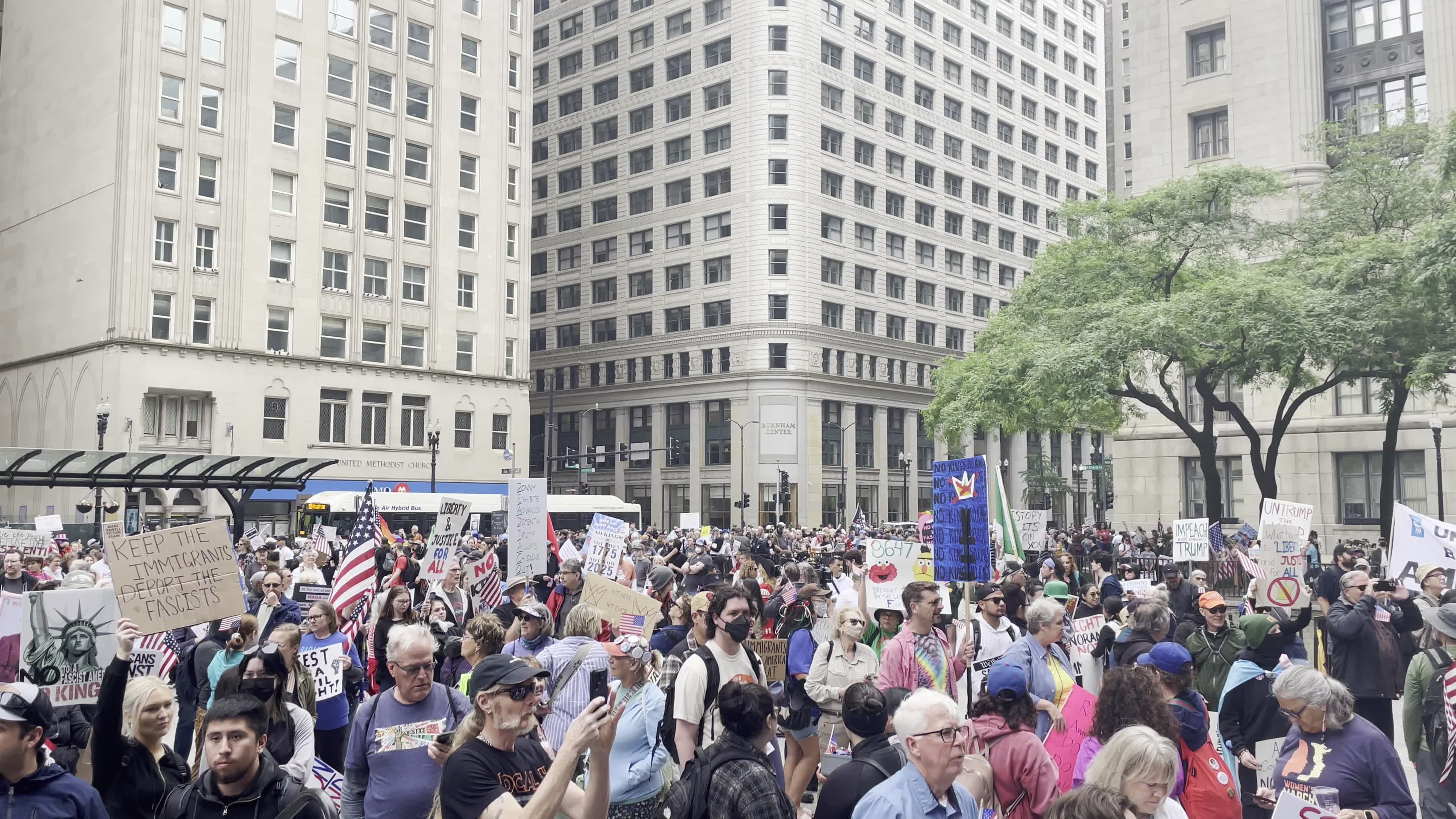 Hundreds gather in Chicago's Daley Plaza for "No Kings" protest