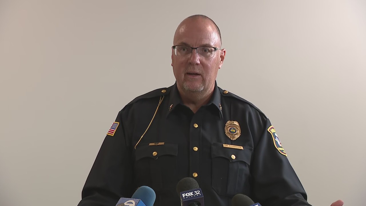 Indian police provide update after officer wounded, suspect killed in confrontation outside hotel