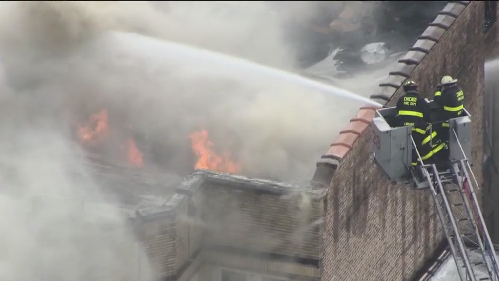 Massive apartment building blaze on Northwest Side leaves several residents displaced: officials