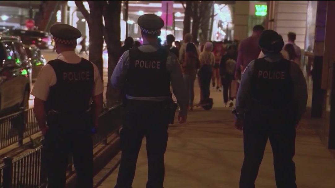 Chicago mayor vetoes teen 'snap' curfew ordinance after City Council approval