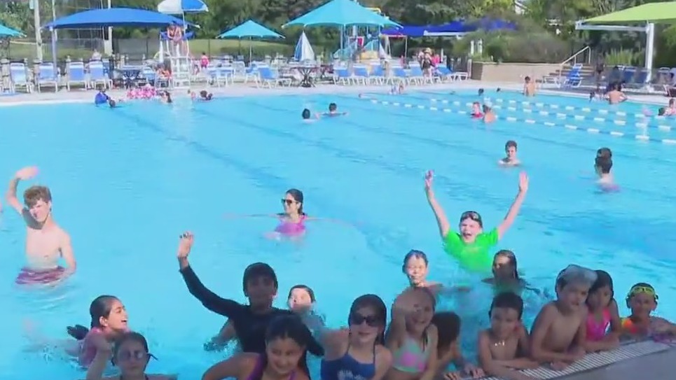 Chicago families flock to city pools amid heat wave