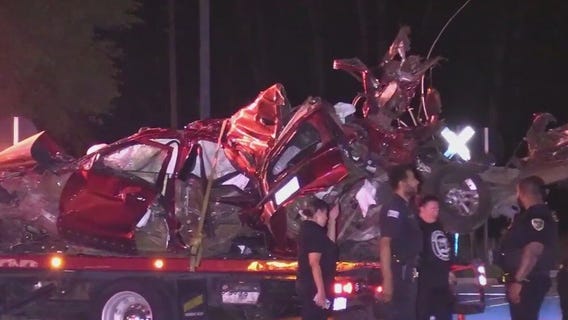 5 killed in crash between SUV, train in Gary