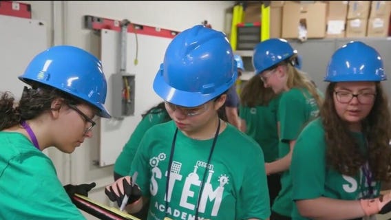 Exelon Foundation offers free STEM academy experience in Chicago