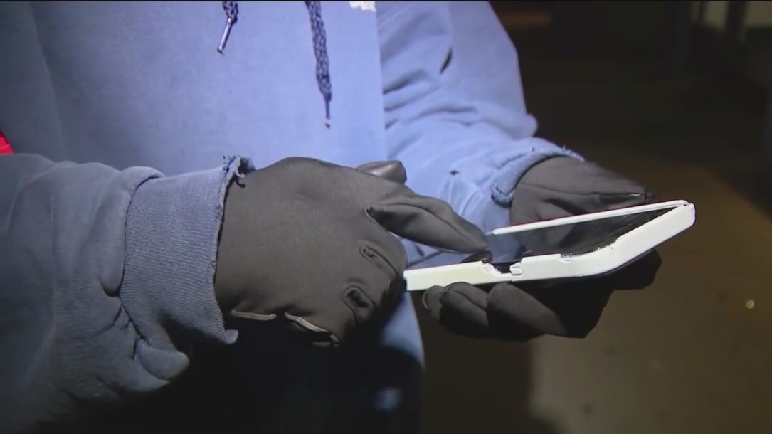 How dirty are winter gloves?