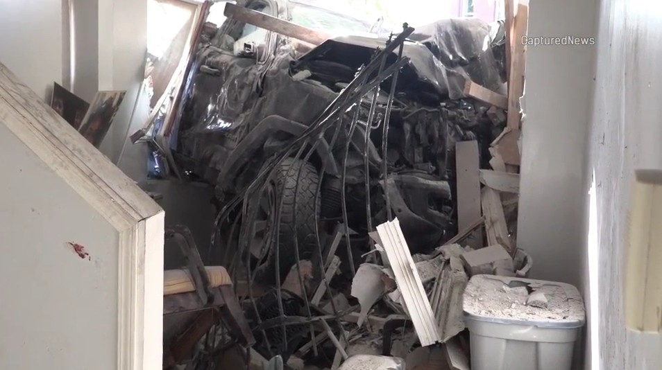 Four hurt after truck slams into South Side building