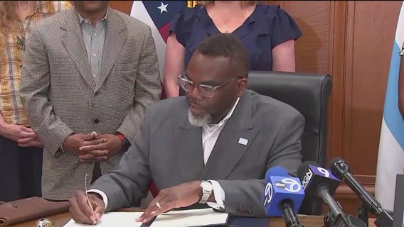 Chicago mayor order to ease hiring restriction prompts plagiarism allegation