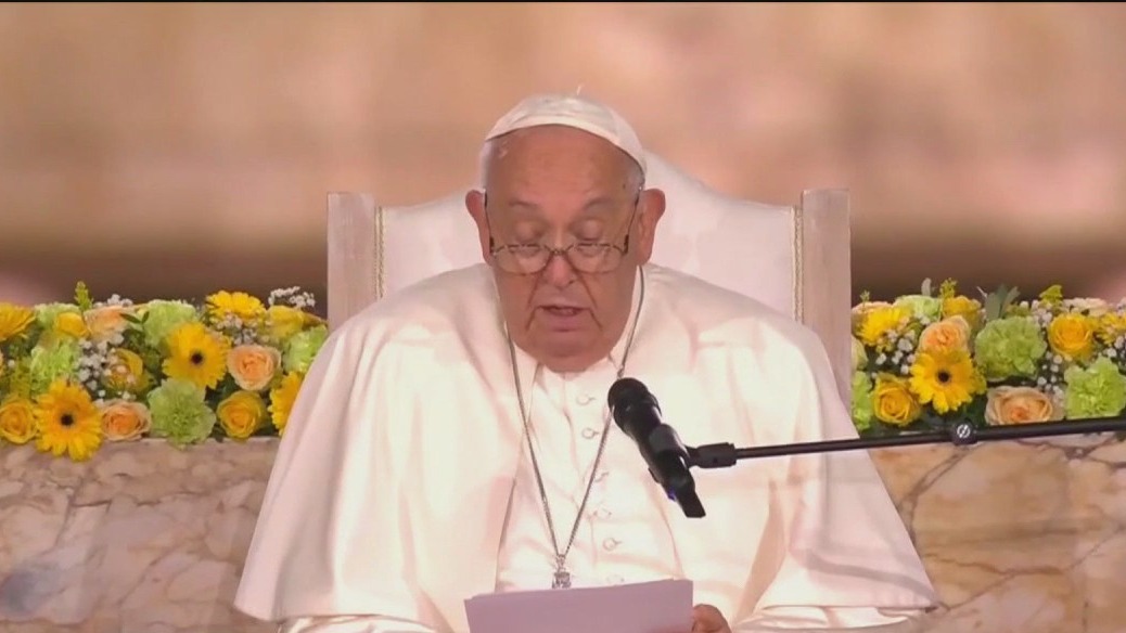 Pope Francis back on ventilator amid health setback