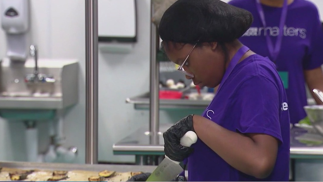 Cooking up confidence: Chicago teens find purpose in the kitchen this summer
