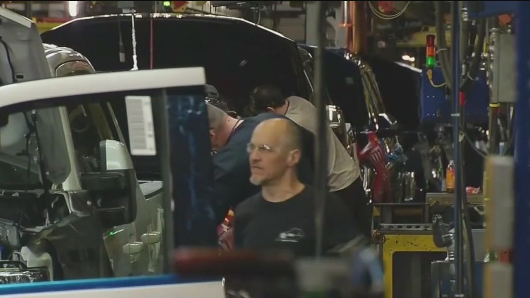 Stock market sinks as trade war escalates