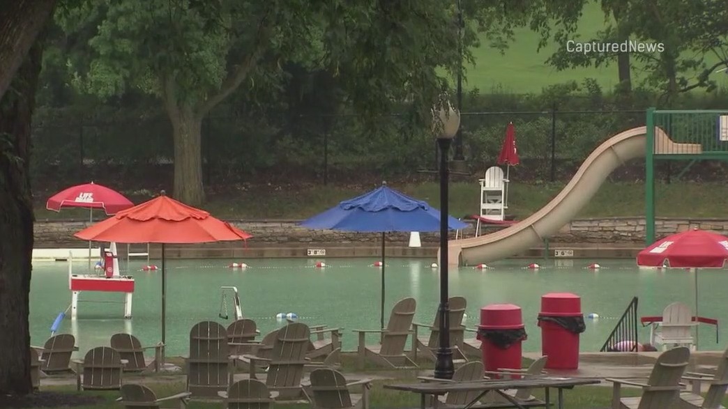 Man dies after being pulled from water at Naperville's Centennial beach