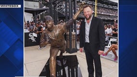 White Sox unveil Mark Buehrle's statue in left field