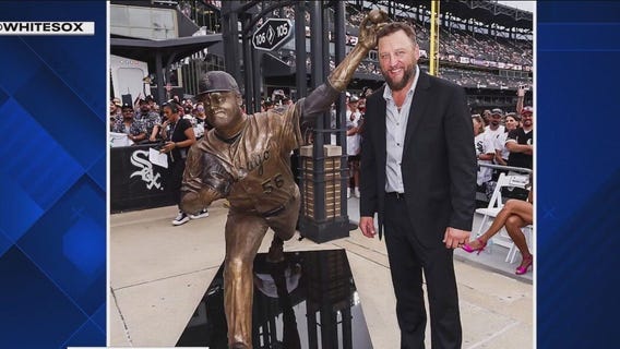 White Sox unveil Mark Buehrle's statue in left field