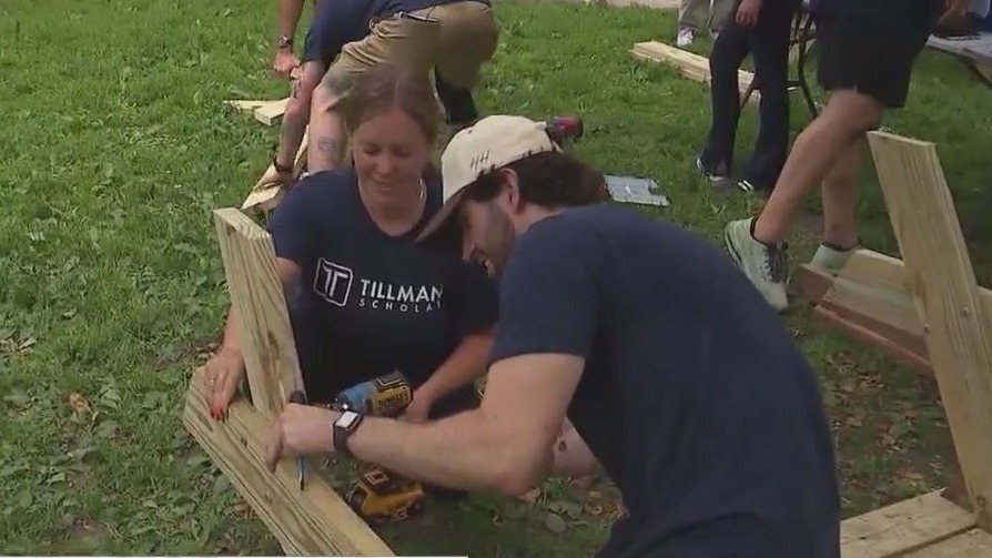 Chicago veterans, volunteers build benches for local parks