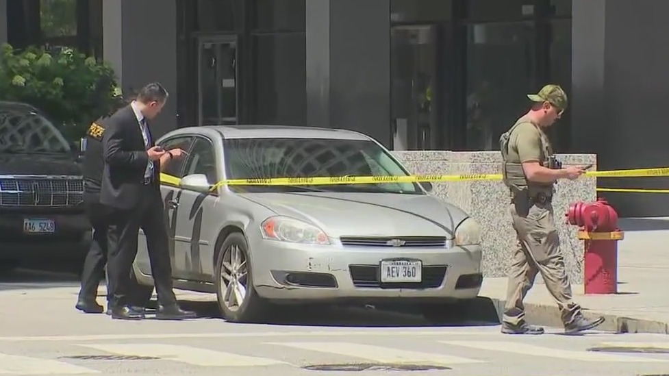FBI, Chicago police respond to Dirksen Federal Building