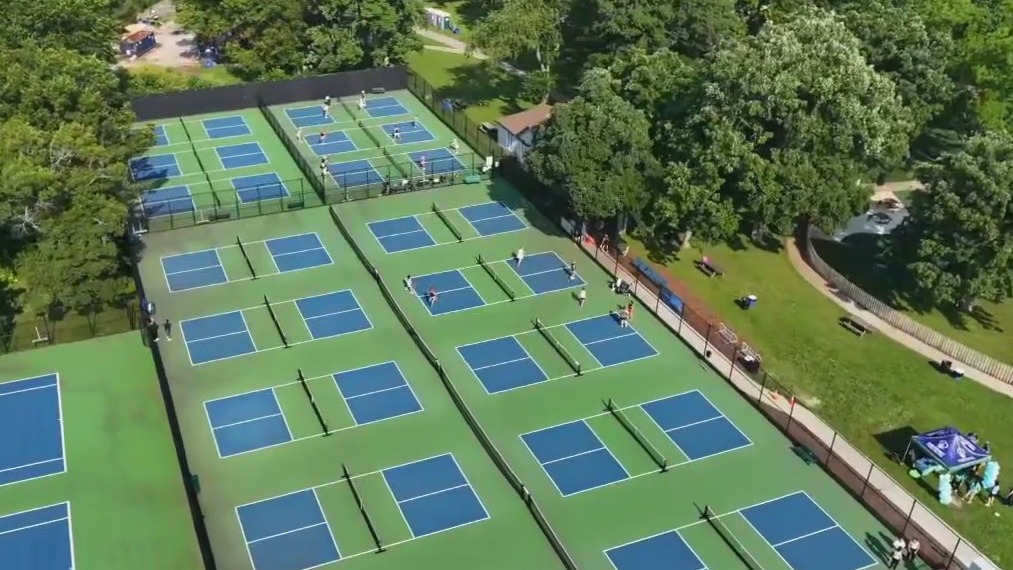 World's largest pickleball lesson takes over Highland Park