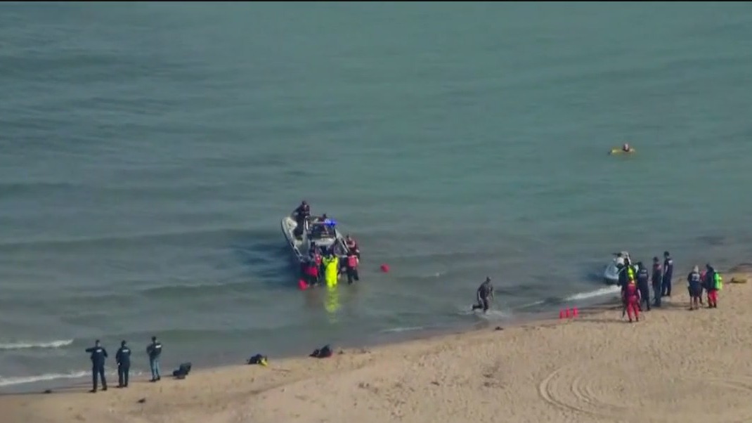 Crews searching Lake Michigan for missing 14-year-old near Zion