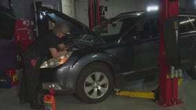 Mechanista auto shop encourages young women to dive into the world of car repairs