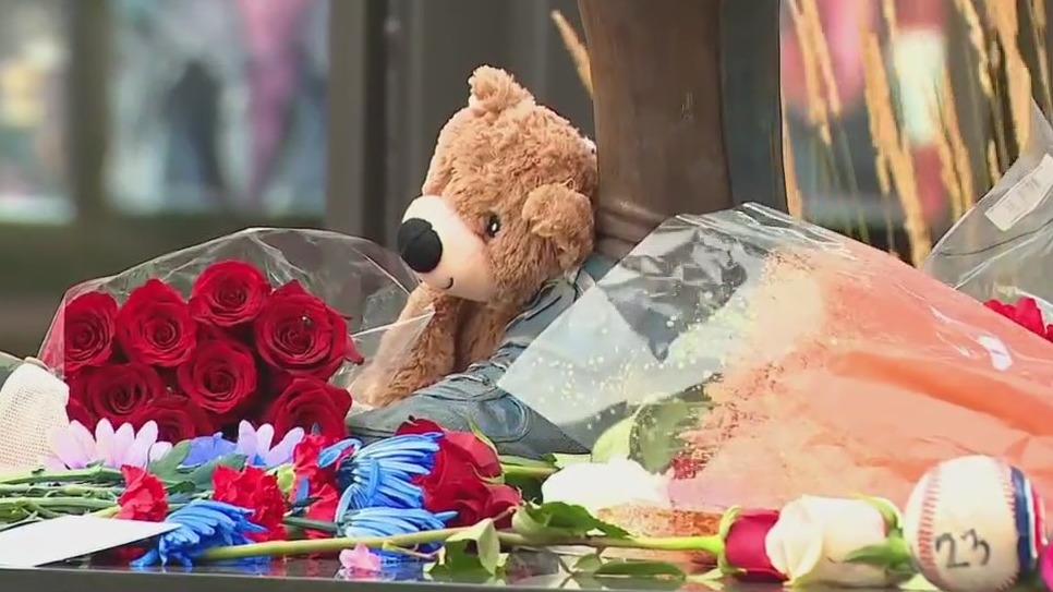 Tributes roll in for Chicago Cubs legend Ryne Sandberg