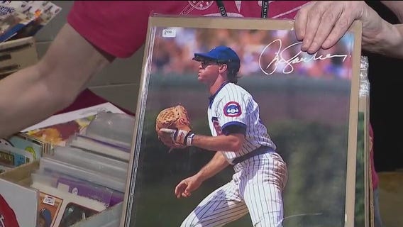 Fans remember Sandberg at National Sports Collectors Convention in Rosemont