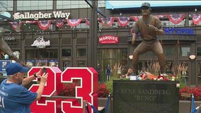 Cubs fans flock to Wrigley Field to pay respects to Ryne Sandberg
