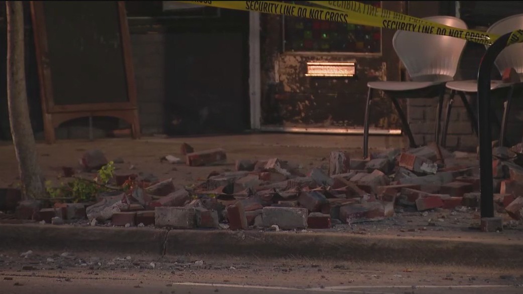 Building partially collapses in Aurora