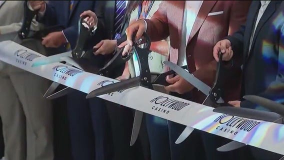 New Hollywood Casino opens in Joliet