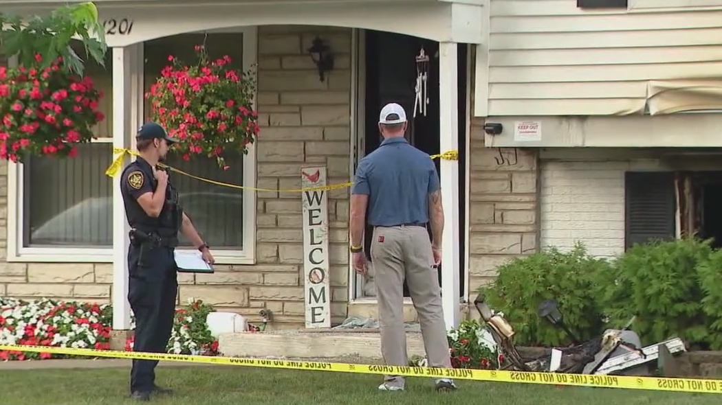 2 dead, 1 critically injured, in Streamwood house fire