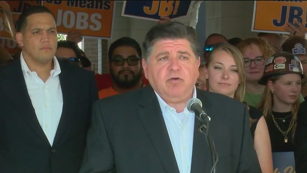 Gov. Pritzker signs bills to protect Illinois workers | FOX 32 Chicago