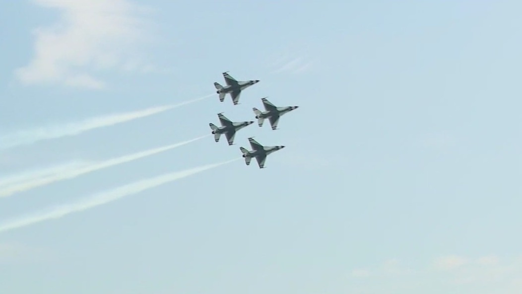 Air and Water Show rehearsal dazzles in Chicago sky