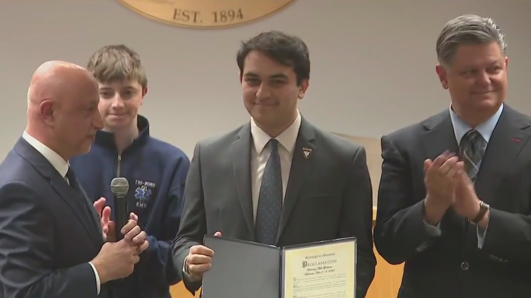 EMT who saved lives after bus crash honored