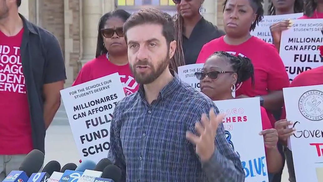 Chicago Teachers Union rallies against governor over school funding shortfall