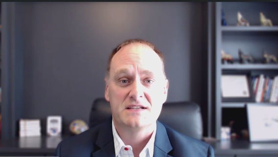 Dow rockets over 900 points to record high as Powell signals possible rate cut