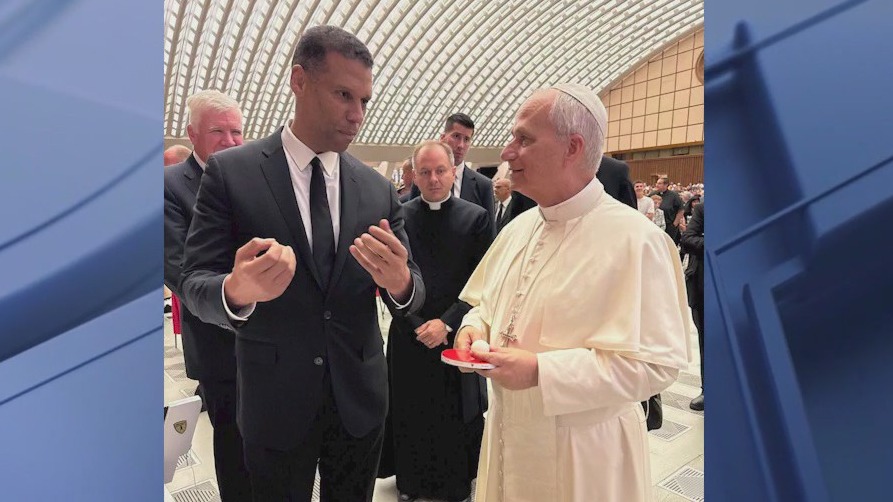 Chicago?s Killerspin gifts Pope Leo XIV custom ping-pong table