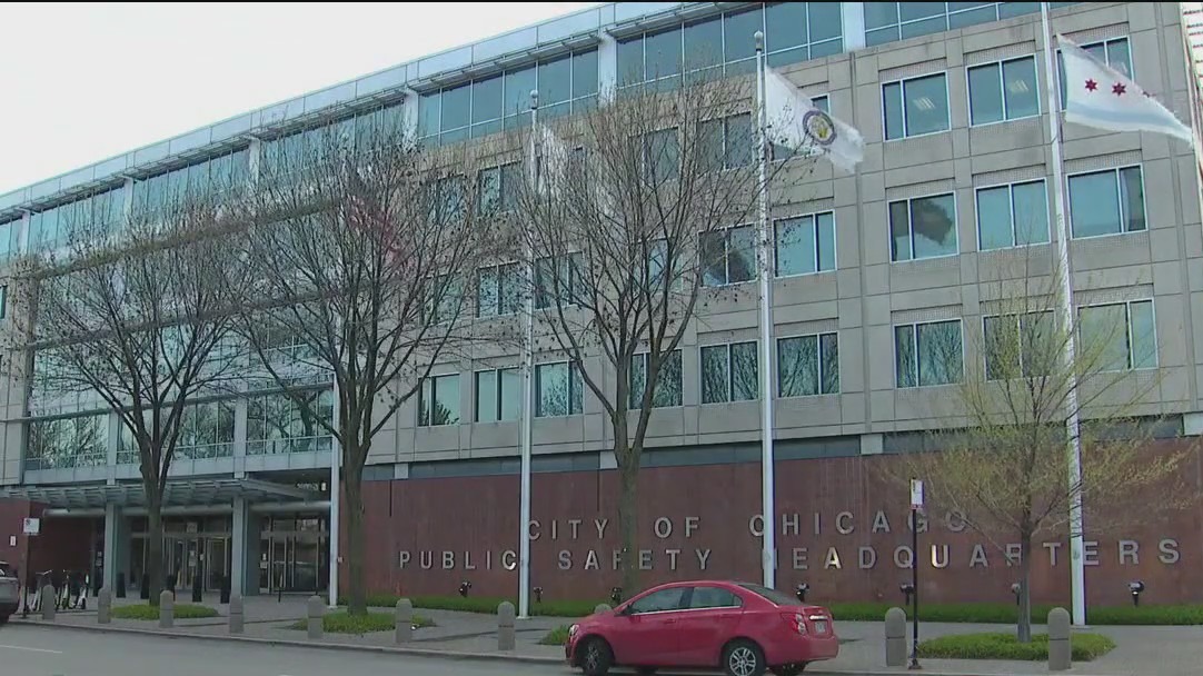 Chicago police officer sues city, alleging racial harassment by fellow officers