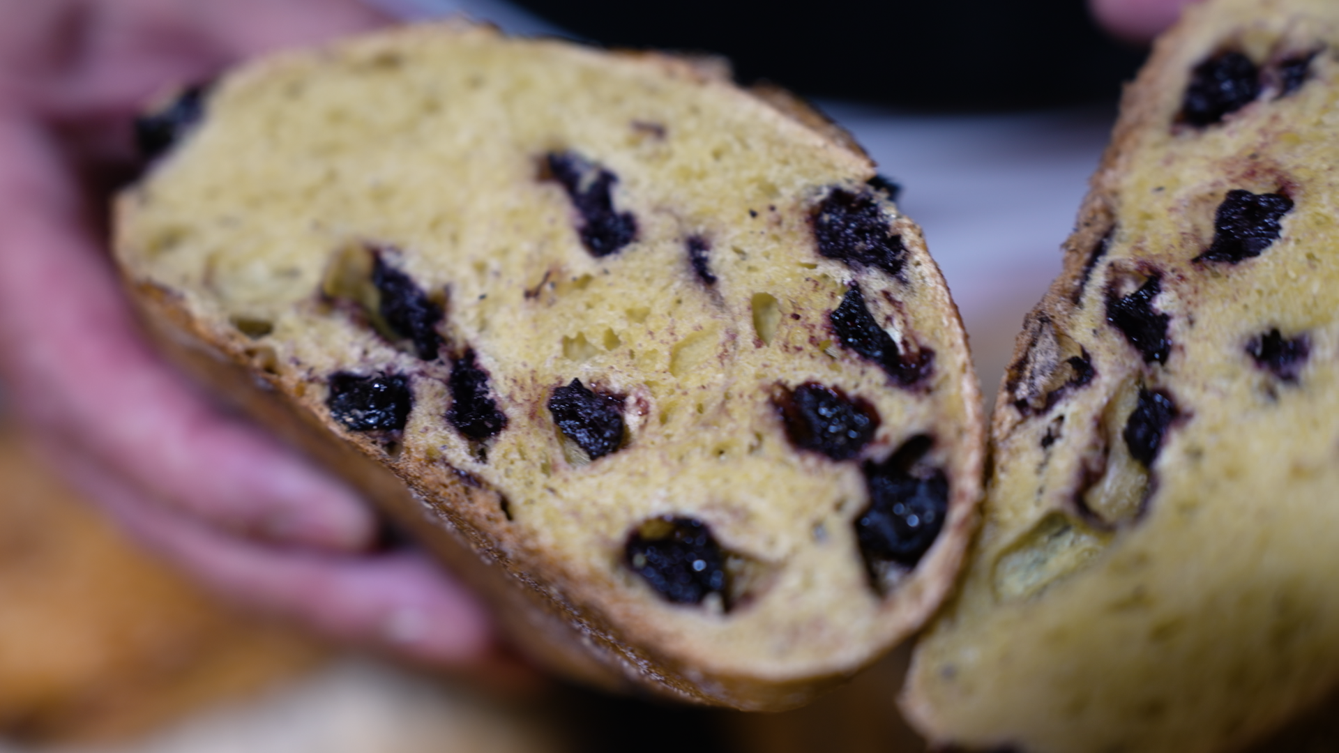 Taylor Swift?s sourdough obsession hits Chicago-area bakery