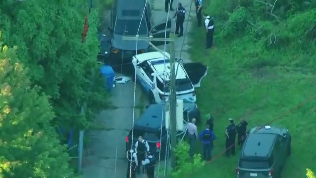 Chicago police-involved shooting leaves 4 hospitalized, including 3 officers