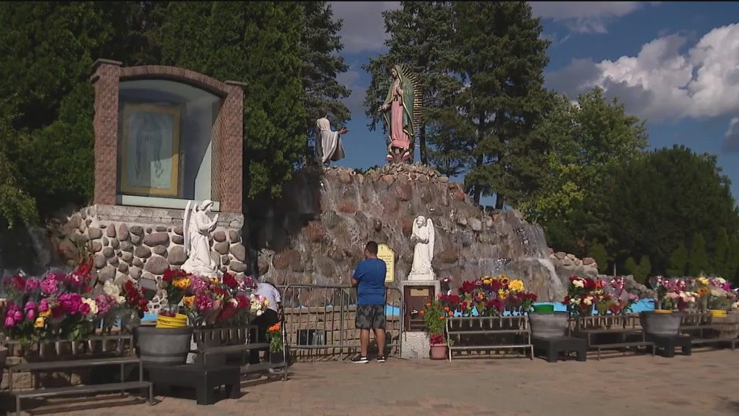 Life-sized ?Pilgrim Mother? sculpture begins world journey in Des Plaines